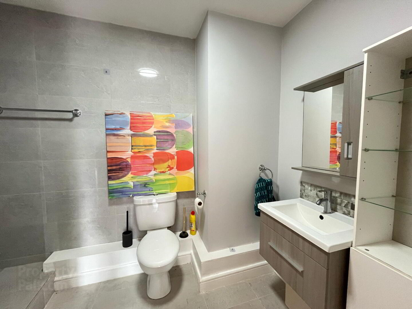 South, Gate Apartment 7 of 9
