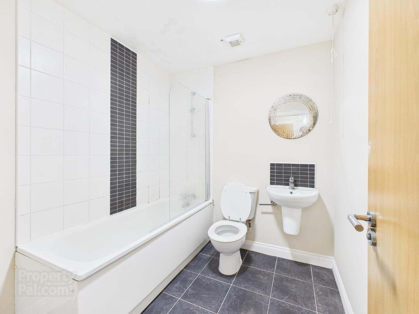 Apt 47, Gardiners Square Apts 3 of 12