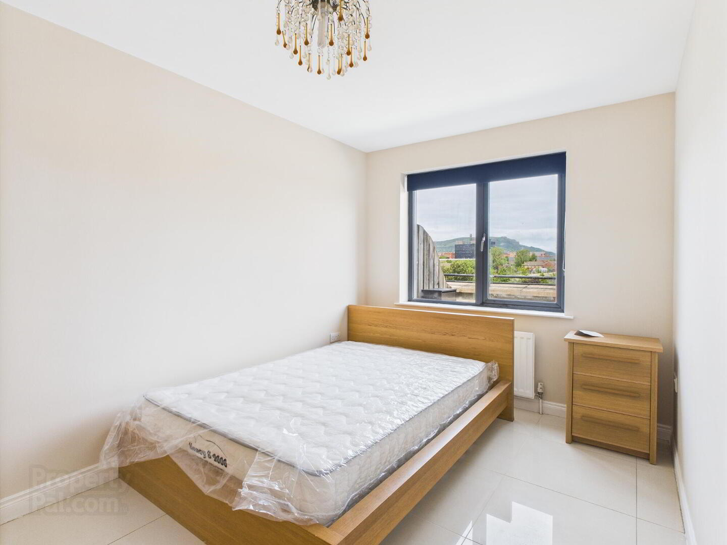 Apt 47, Gardiners Square Apts 4 of 12