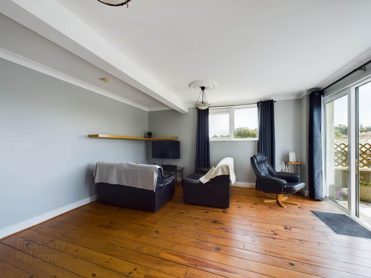Apt 12, Newtown Park House 6 of 17