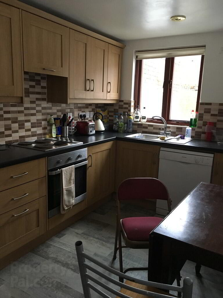 27 Sandhurst Drive 3 of 13