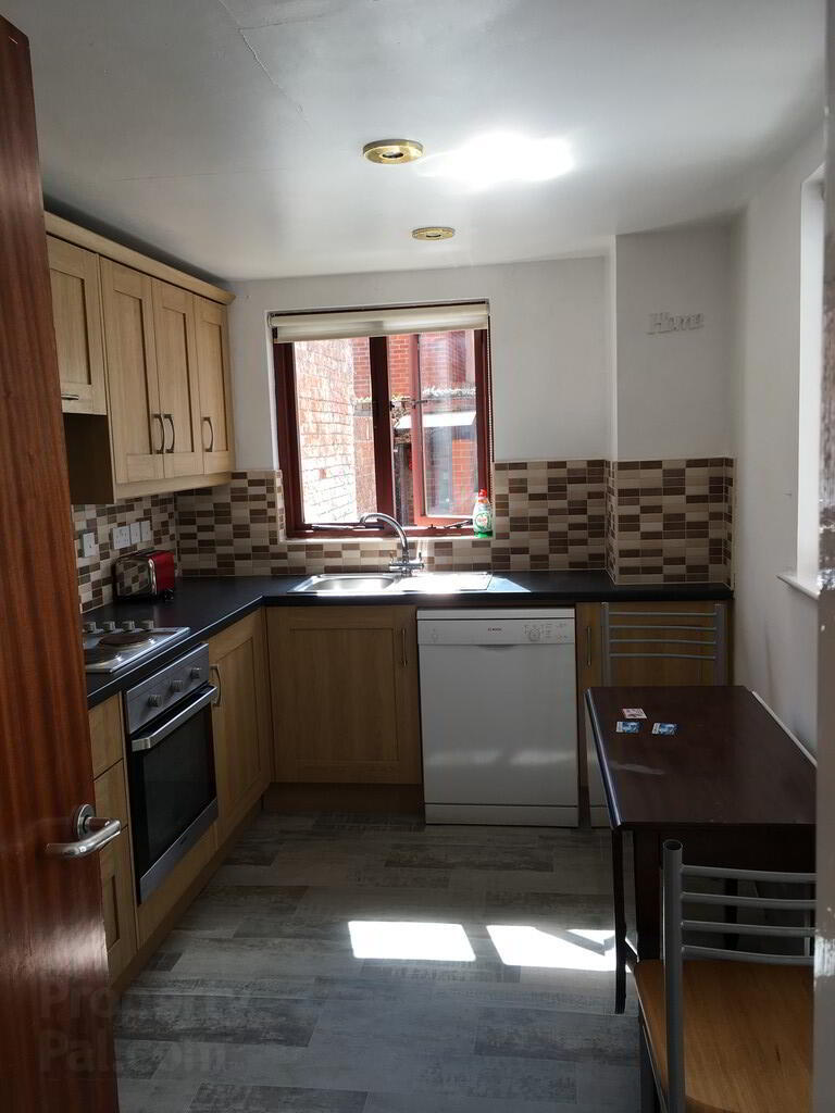 27 Sandhurst Drive 4 of 13