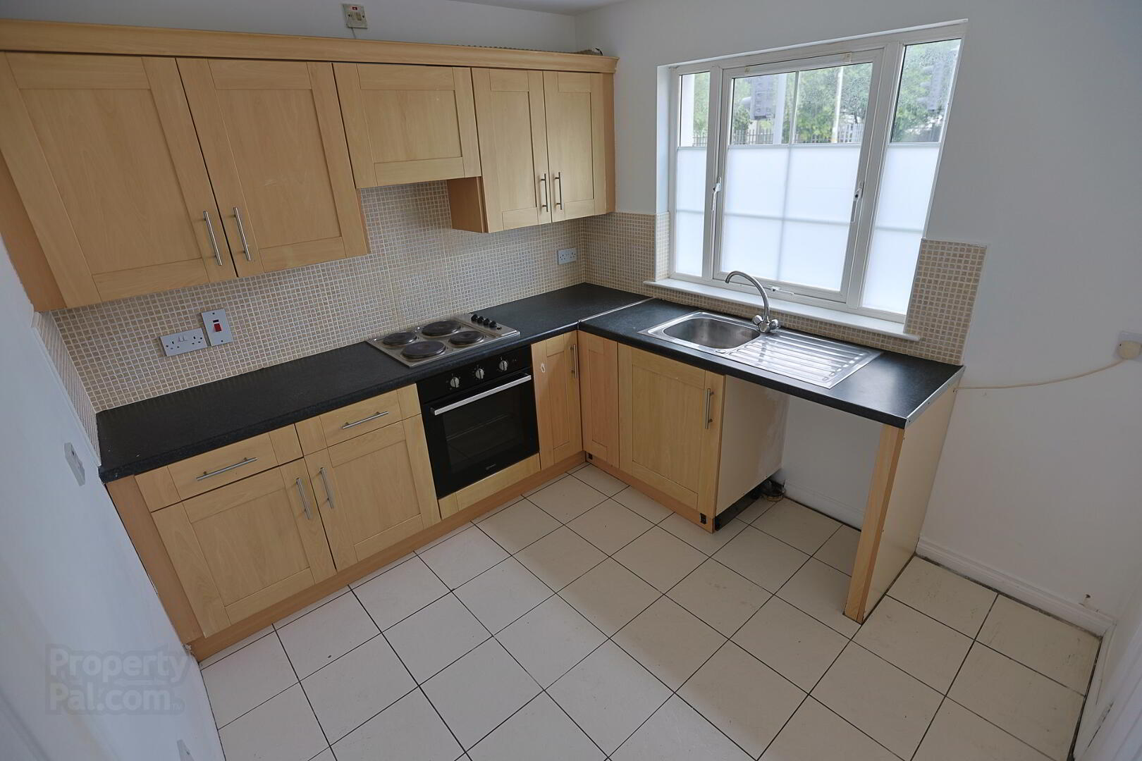 4 Eden Court 13 of 33
