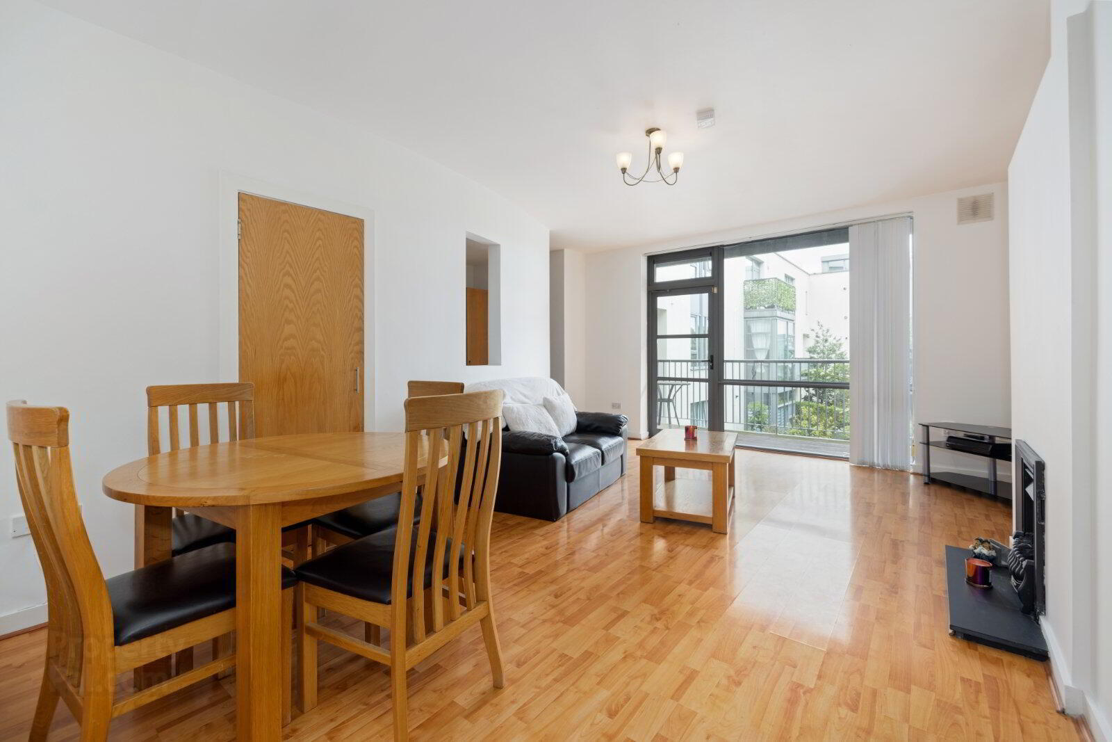 7 Eaglewood 2 of 11