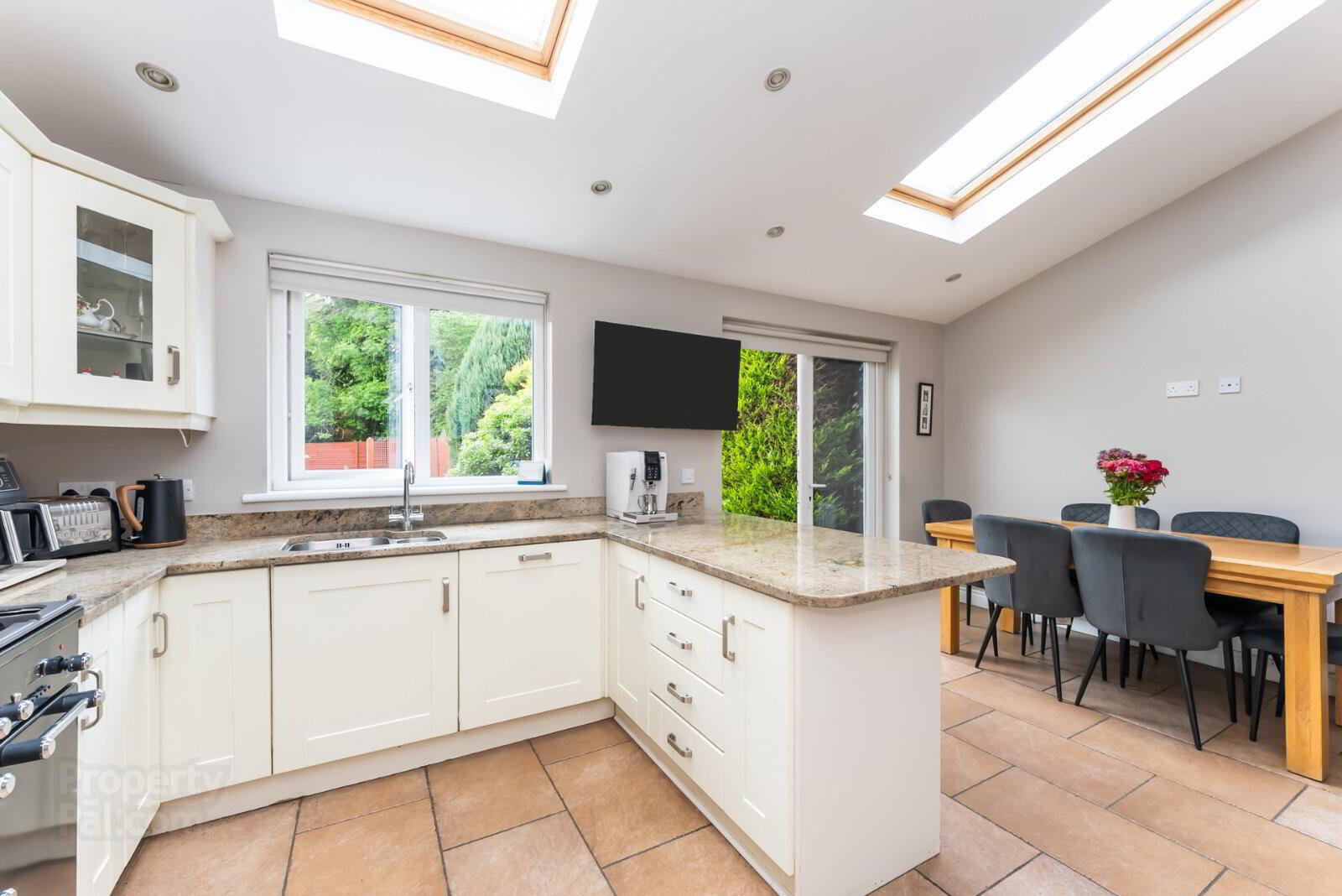 21 Beechdene Gardens 3 of 13