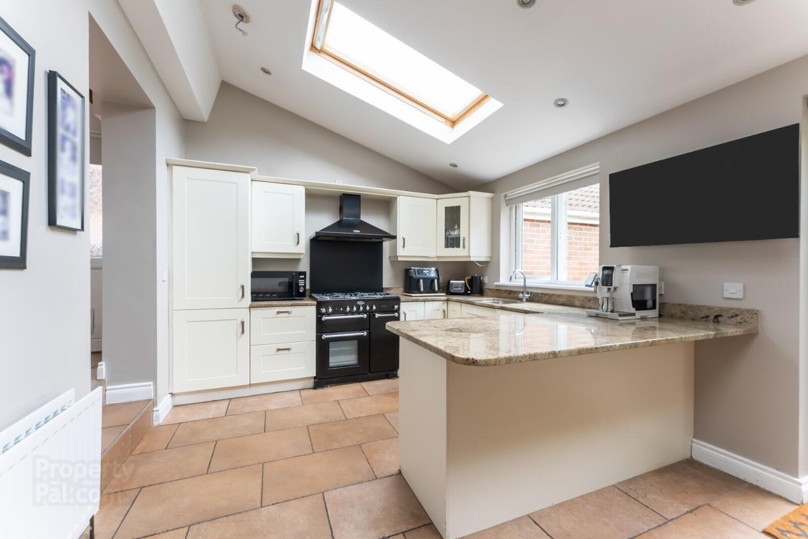 21 Beechdene Gardens 4 of 13