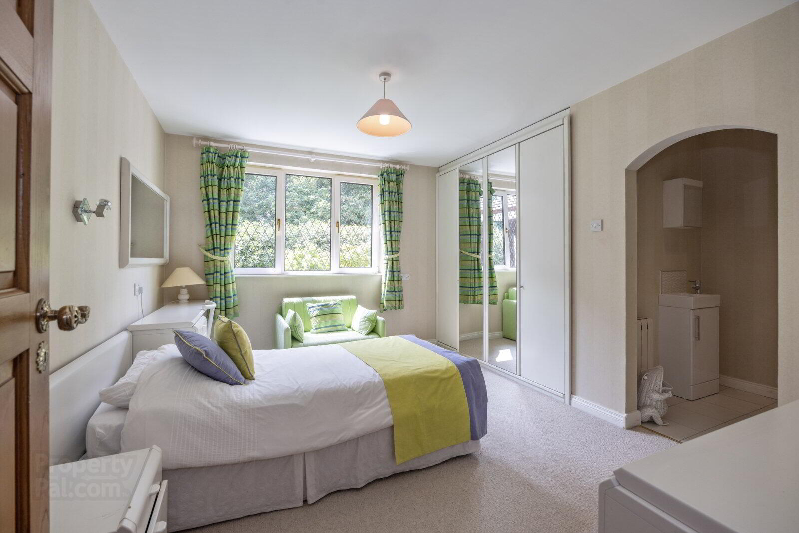 28 Tallbridge Road 16 of 41