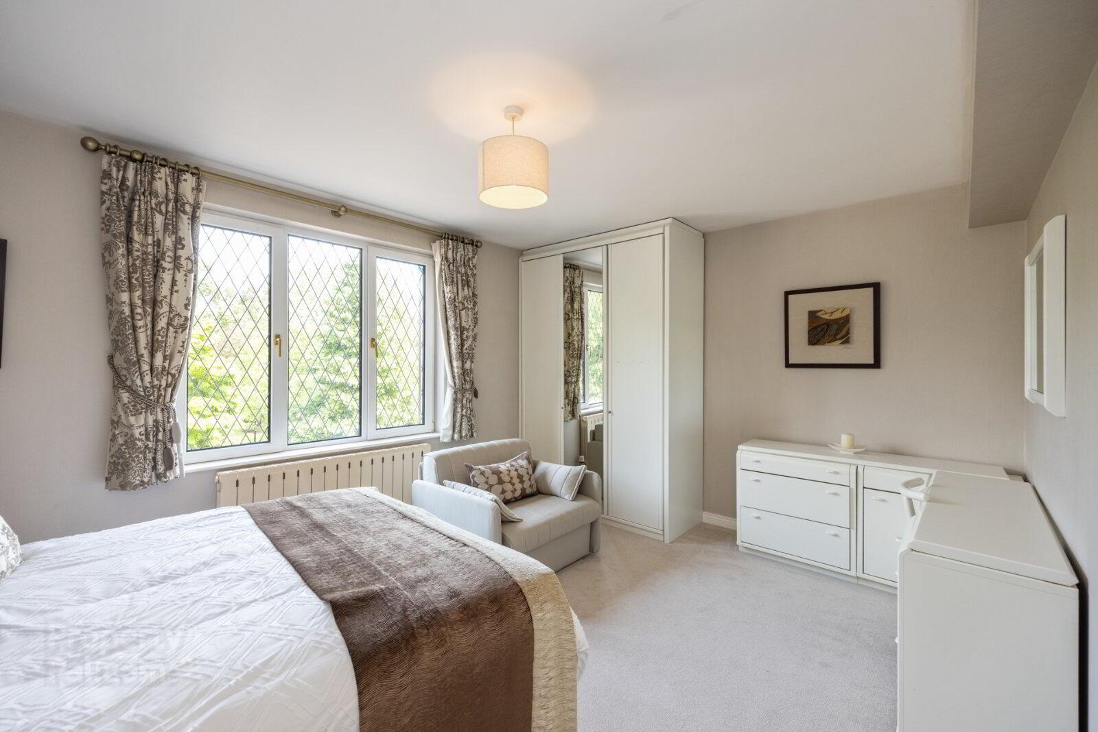 28 Tallbridge Road 32 of 41