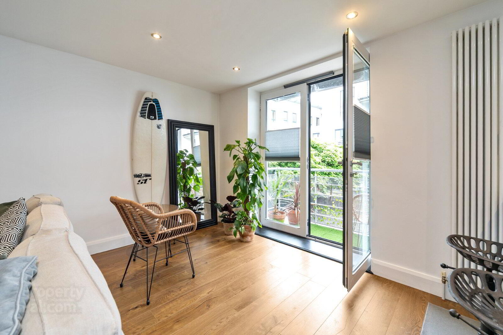 Apartment C, 2.3 Whitehall Square 6 of 11
