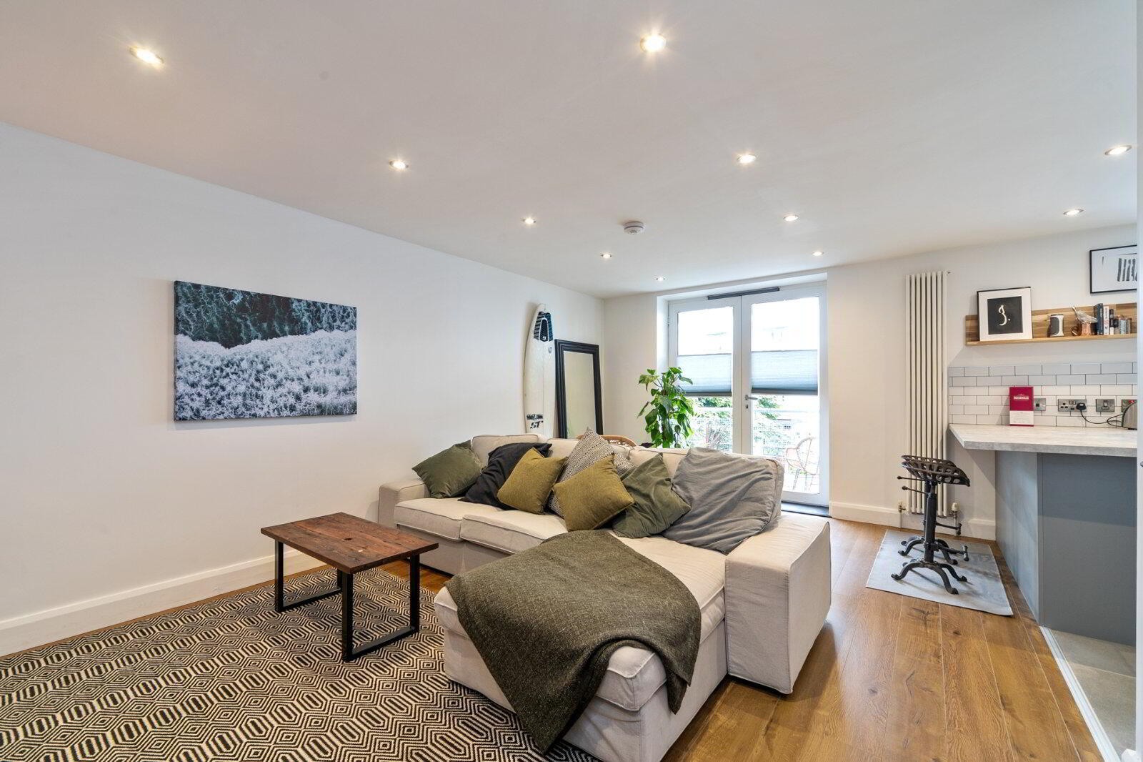 Apartment C, 2.3 Whitehall Square 3 of 11
