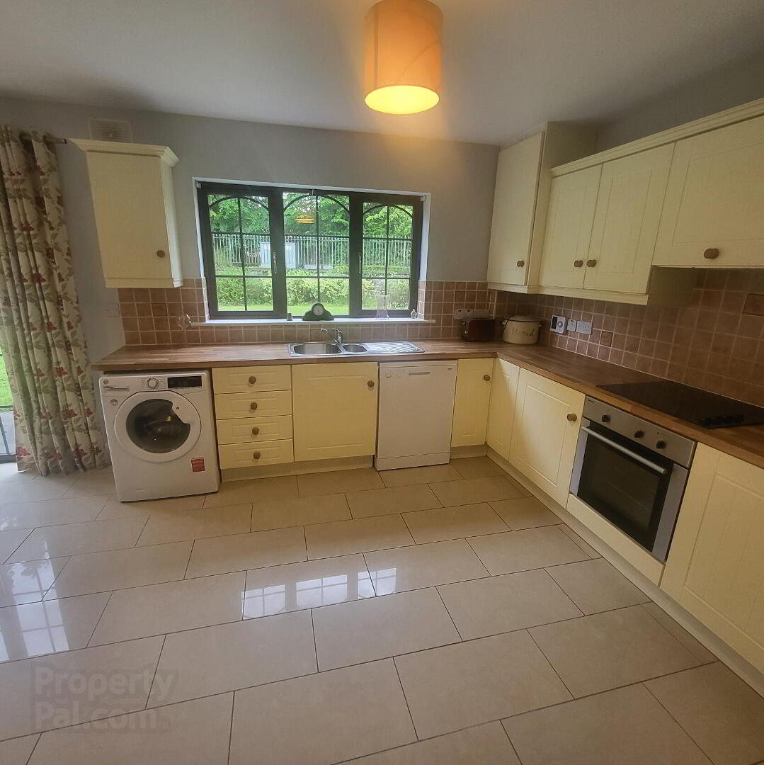 21 Crofton Court. Lough Rynn 6 of 28