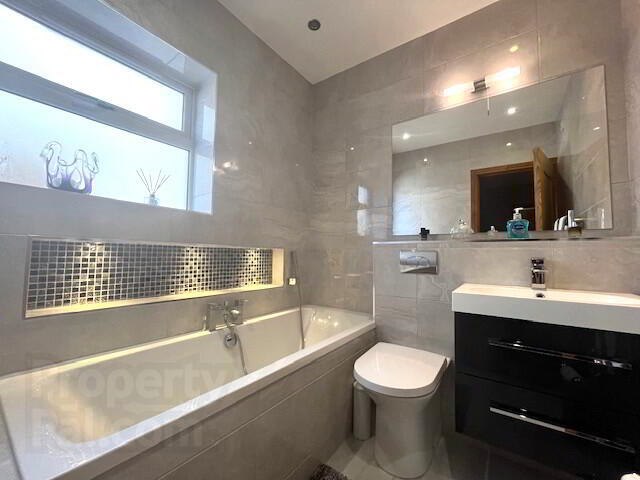 Broadfield Manor 4 of 8