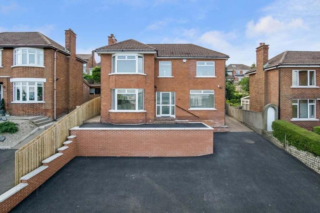 30 Beechgrove Drive 1 of 14