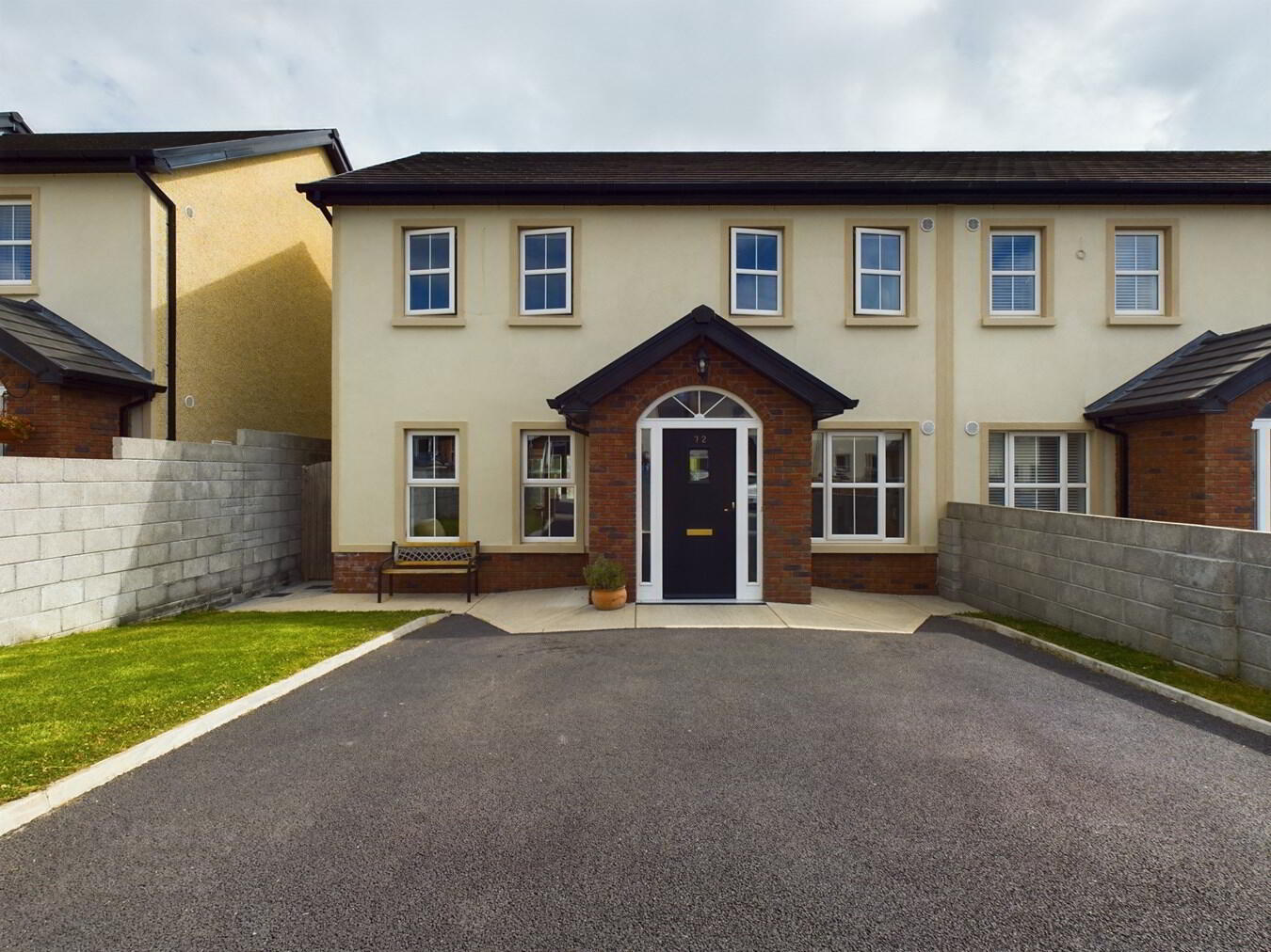72 Cluain Larach 1 of 24