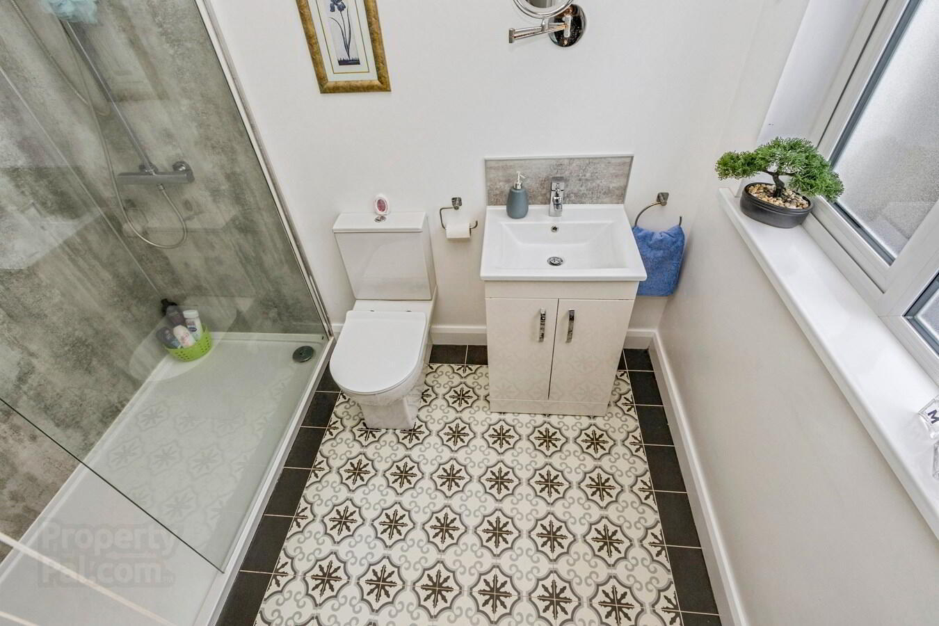 11 Bridgend Road 10 of 27