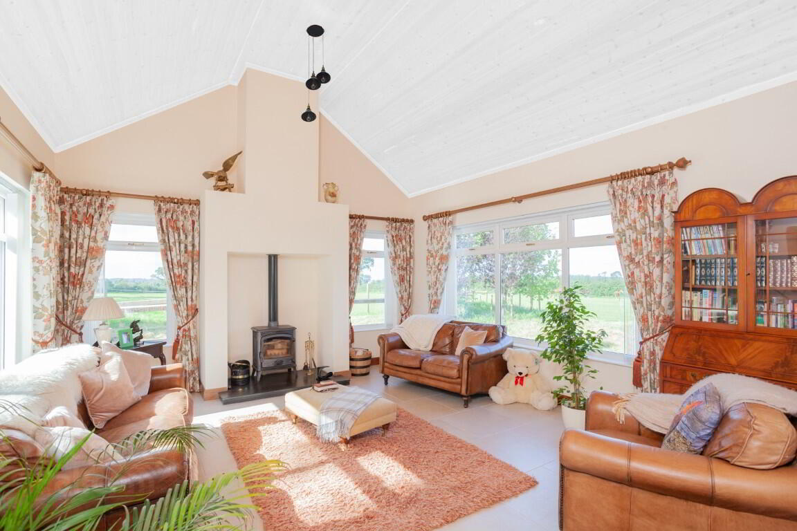 Old Oaks, 14b Moira Road 10 of 23