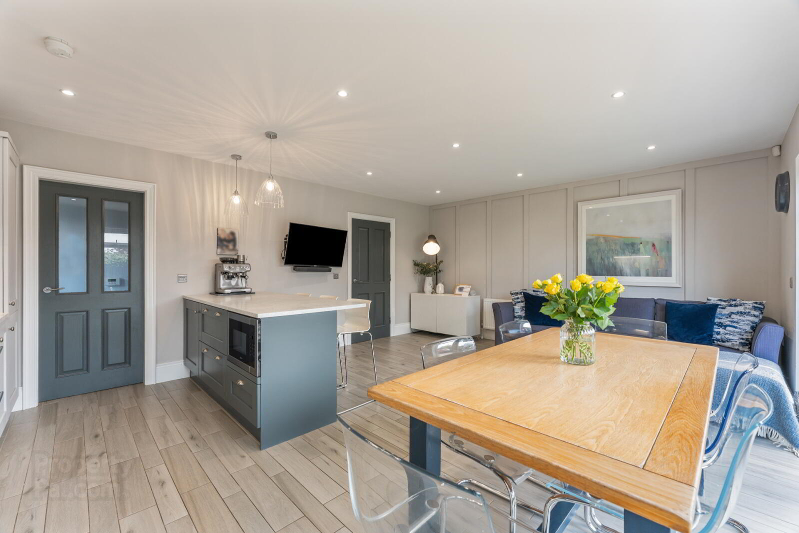 17 Dixon Avenue 12 of 33