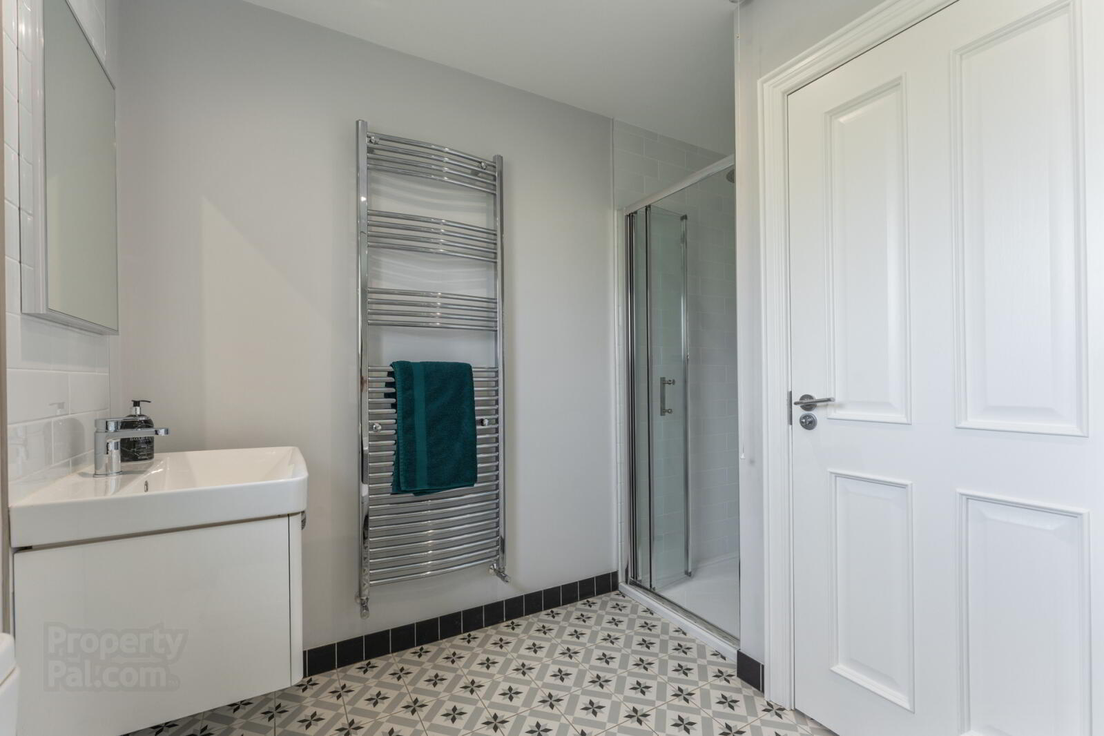 17 Dixon Avenue 23 of 33