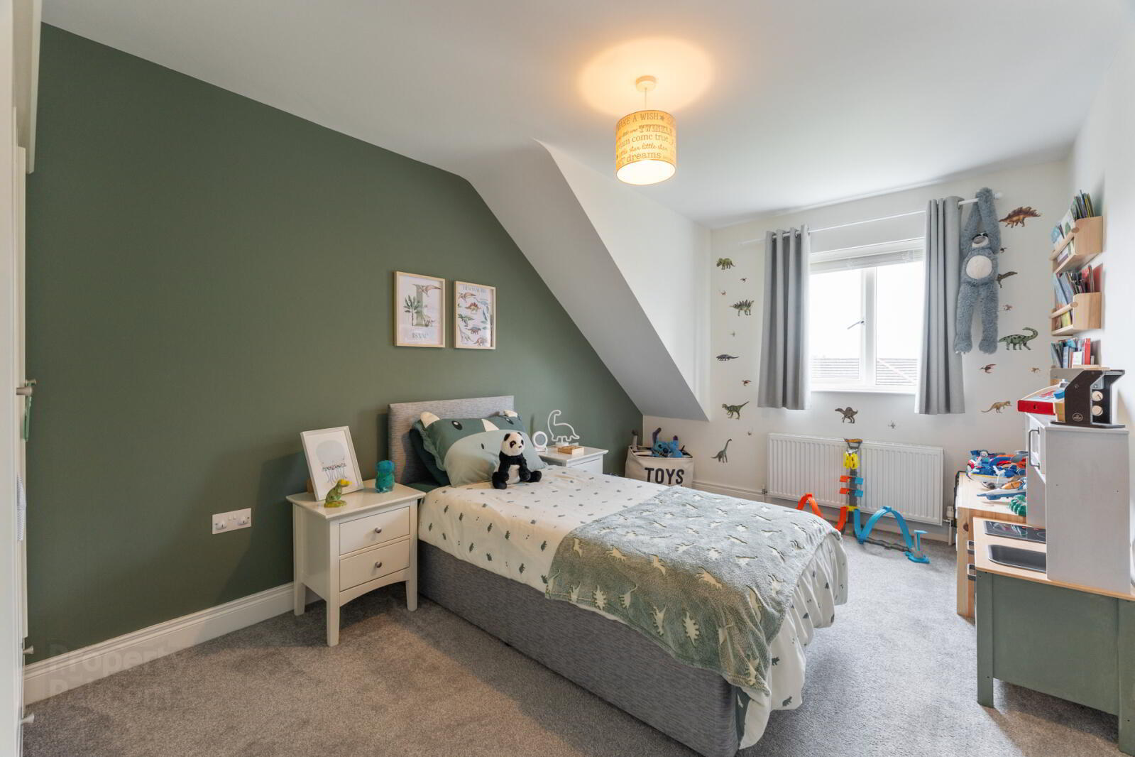 17 Dixon Avenue 17 of 33