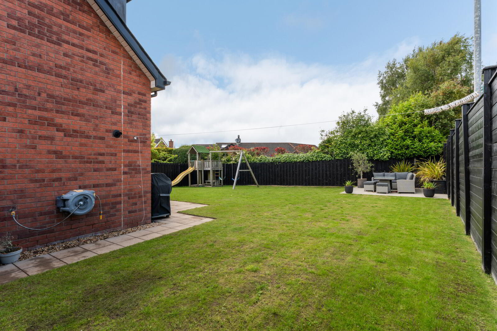 17 Dixon Avenue 26 of 33