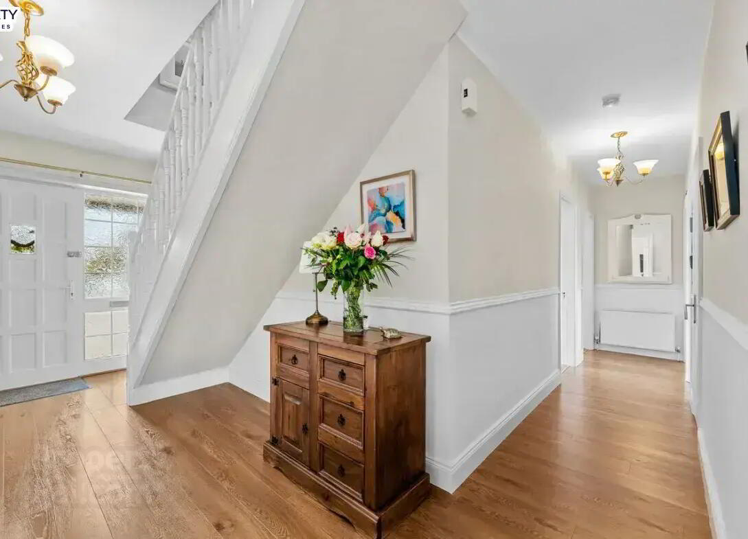 6 Hawthorn Drive 3 of 29