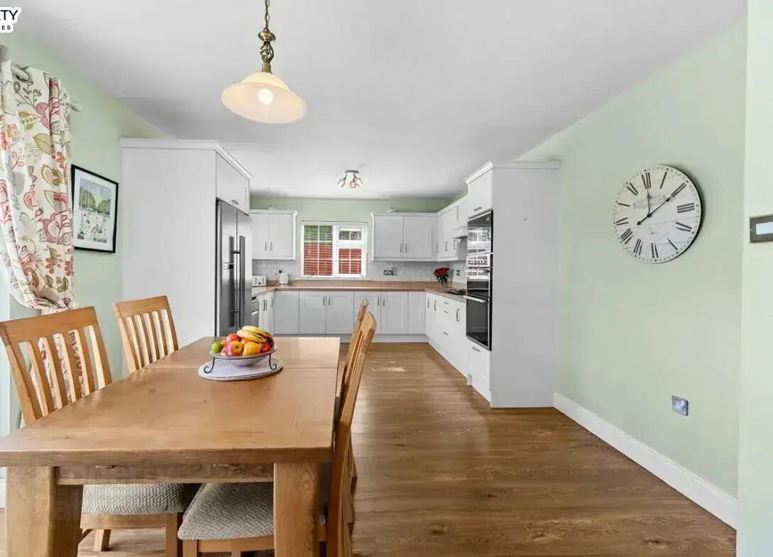 6 Hawthorn Drive 11 of 29