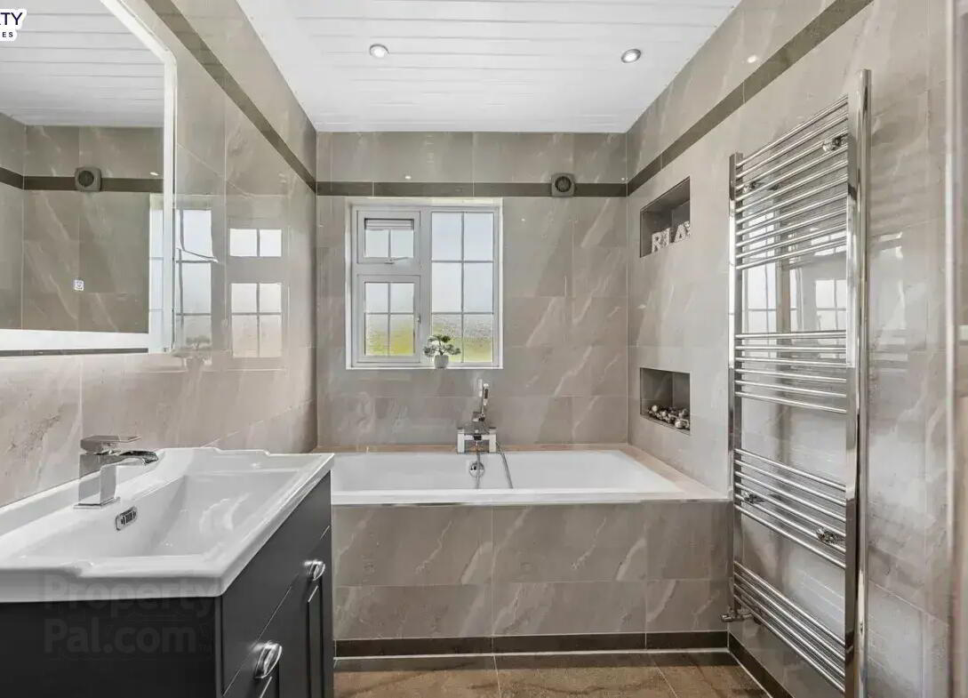 6 Hawthorn Drive 17 of 29