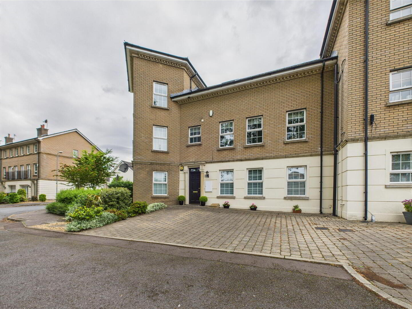 88b Leathem Square 1 of 15