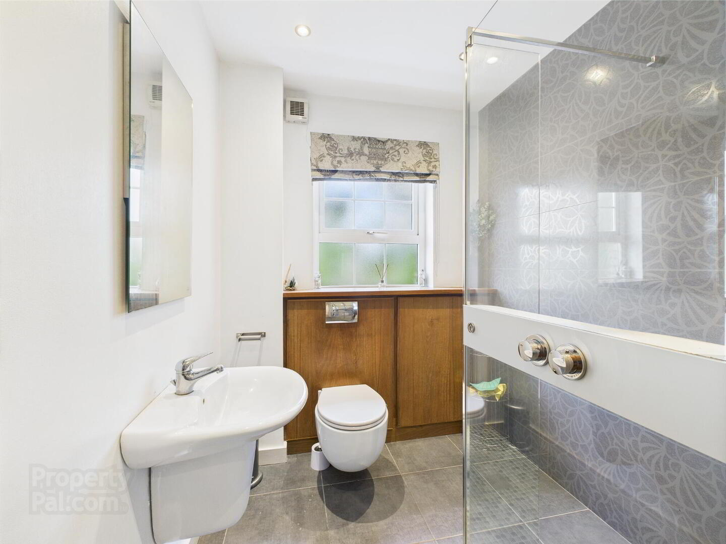 88b Leathem Square 7 of 15
