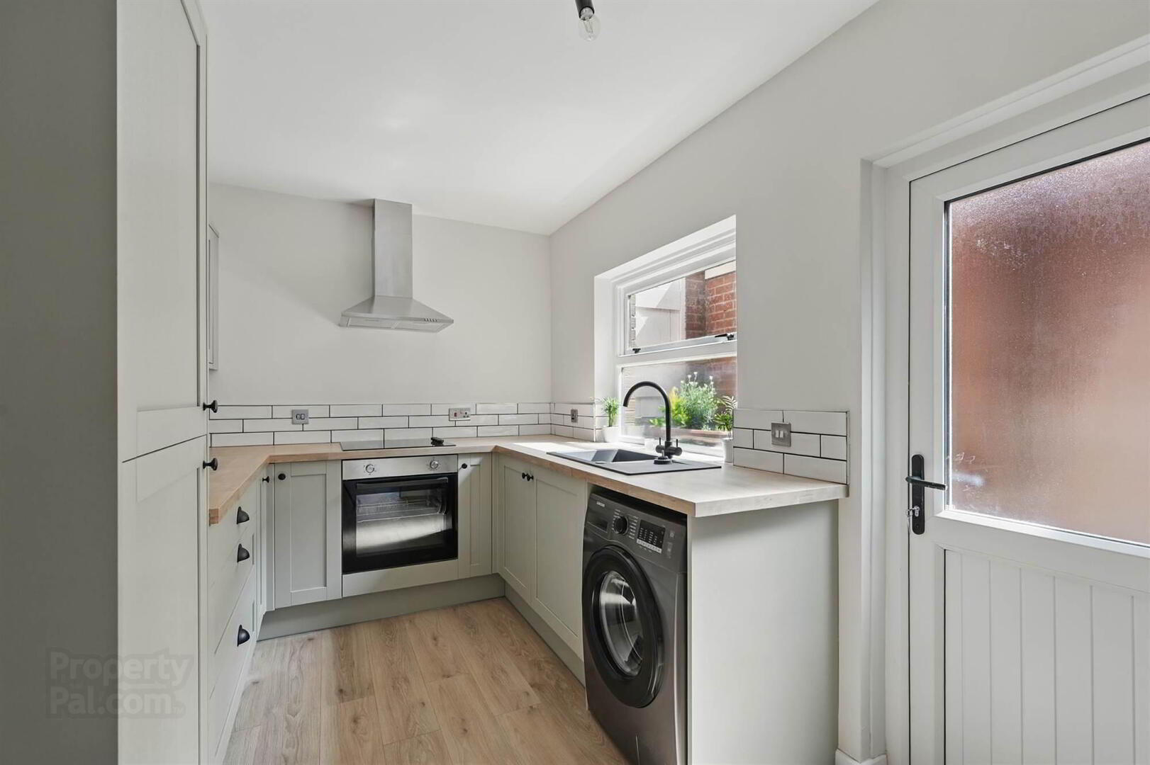 13 Hillfoot Street 7 of 15