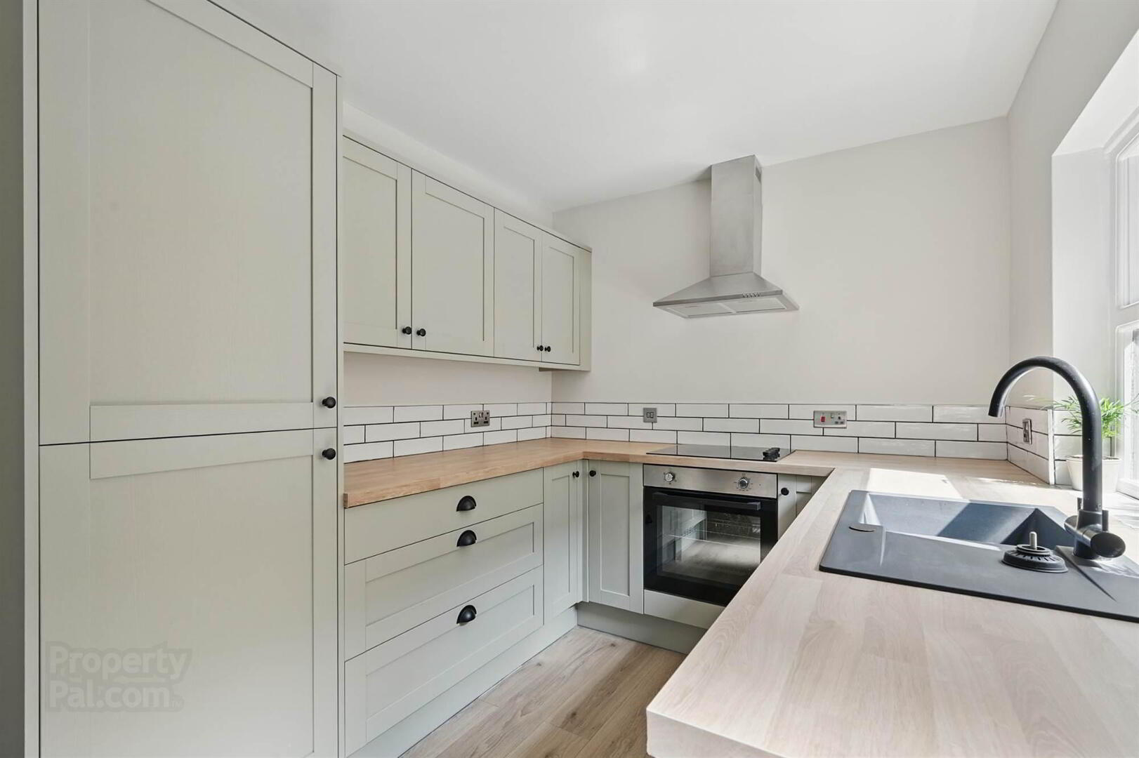 13 Hillfoot Street 6 of 15