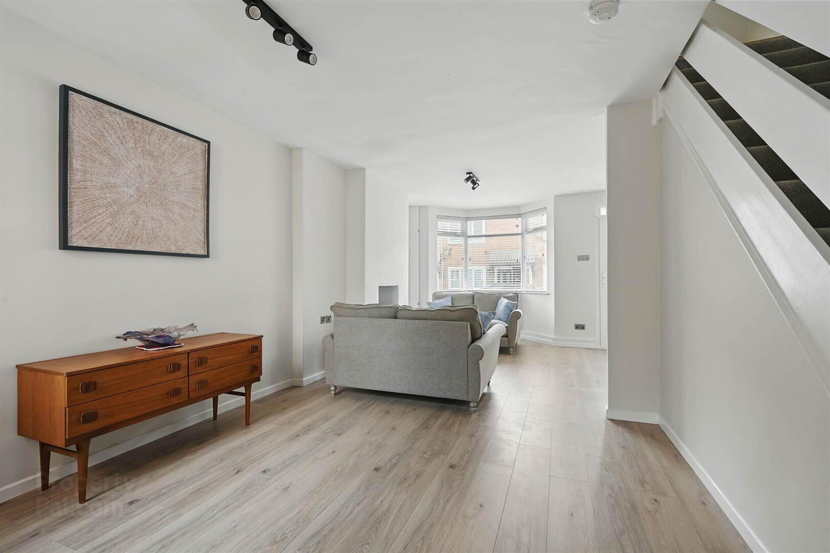 13 Hillfoot Street 5 of 15