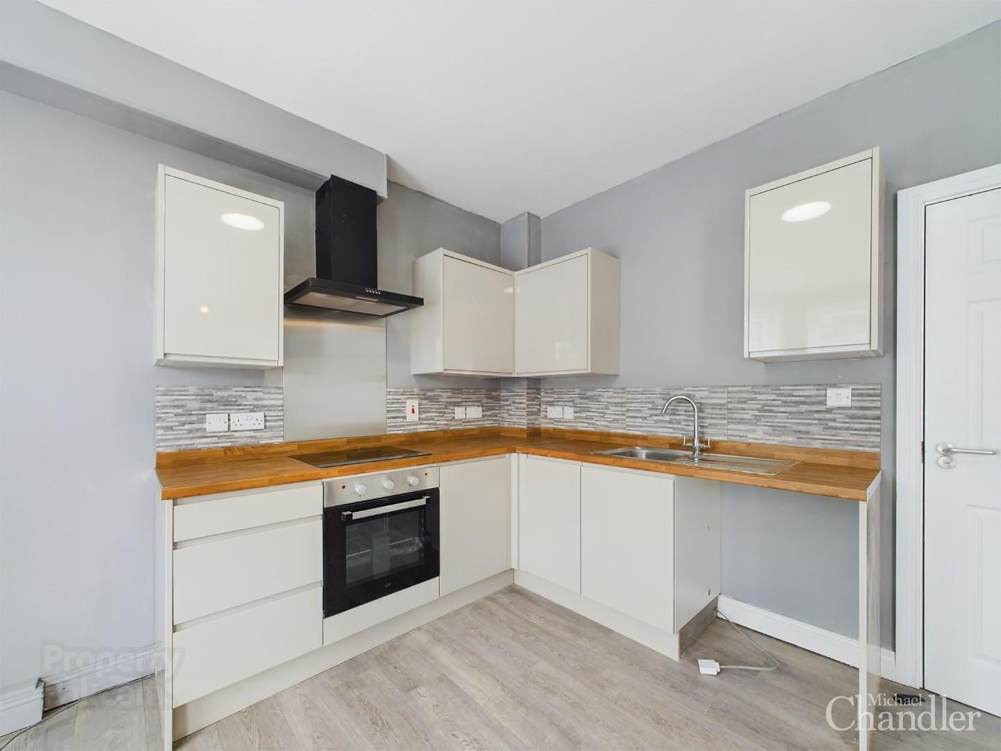 Apt 2, 90 University Avenue 7 of 10