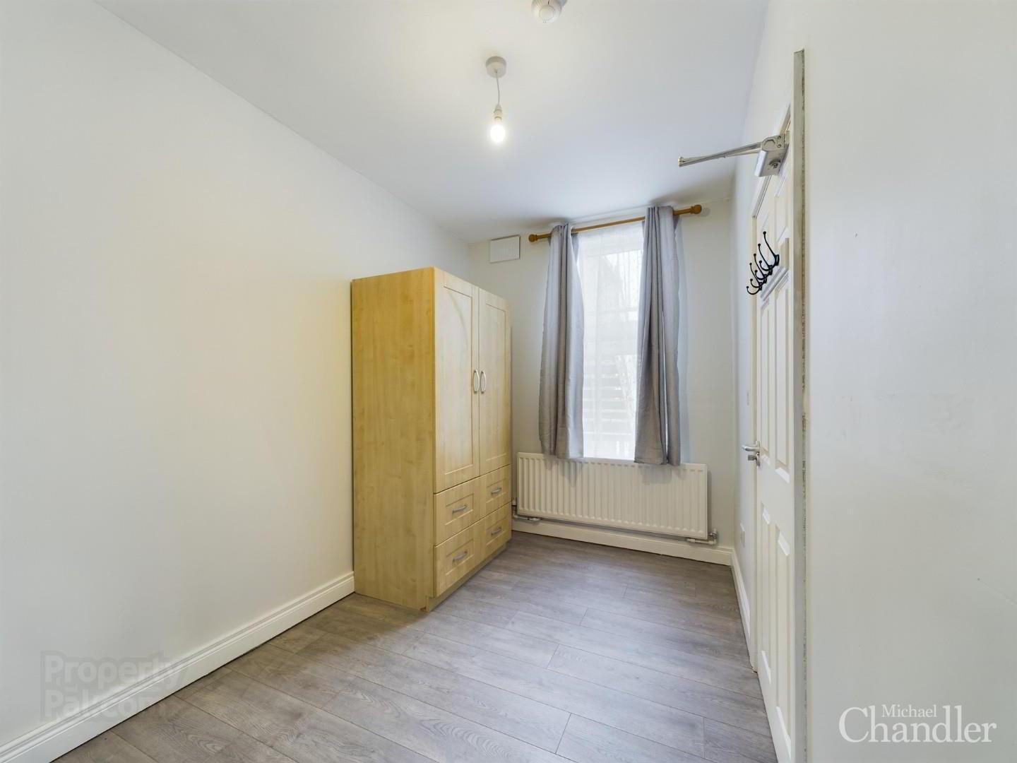 Apt 2, 90 University Avenue 9 of 10