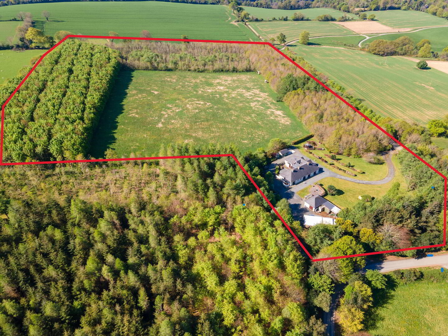 Chatsworth Lodge (With, C 10 Acres) 4 of 43
