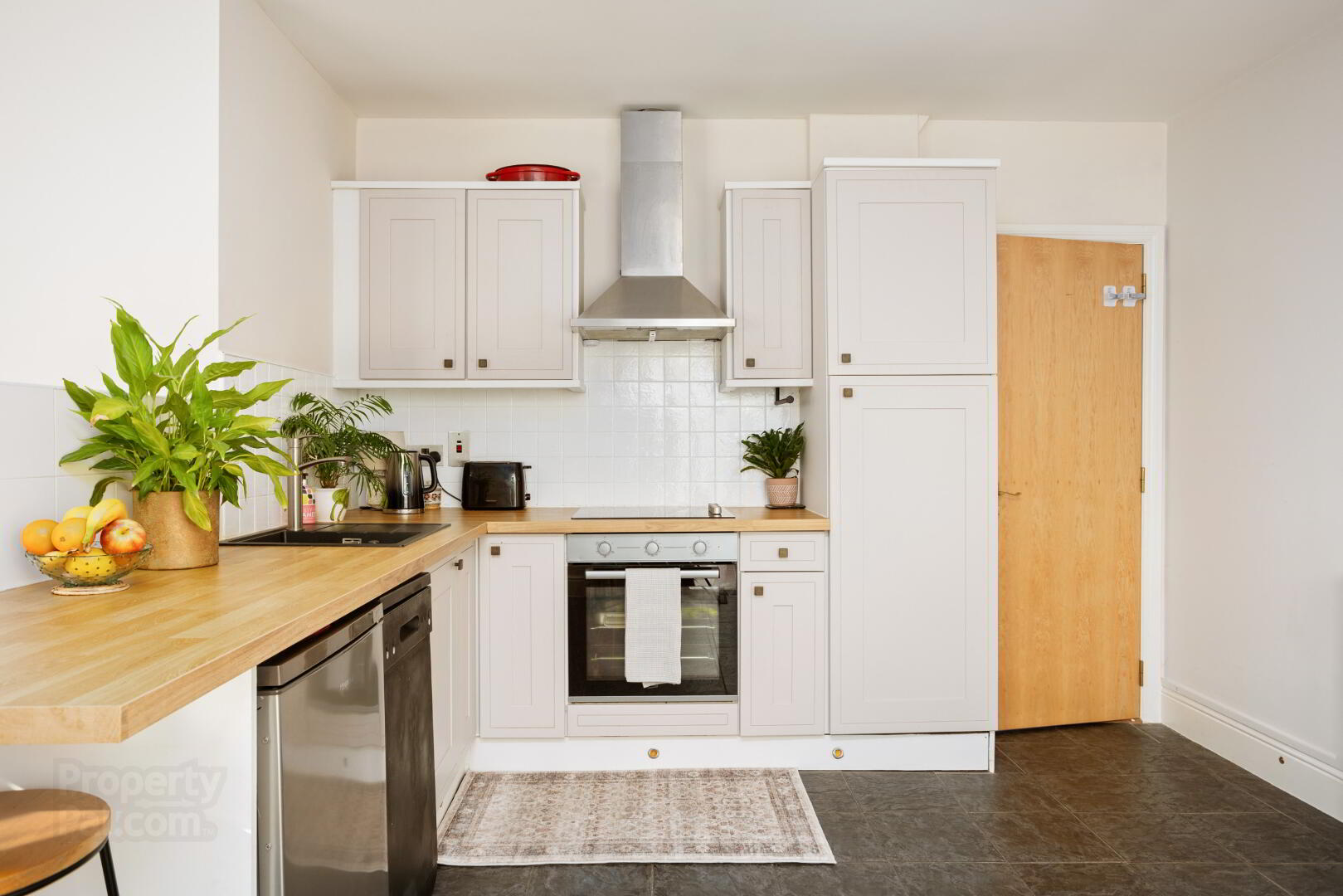 6 Woodview Court 3 of 23