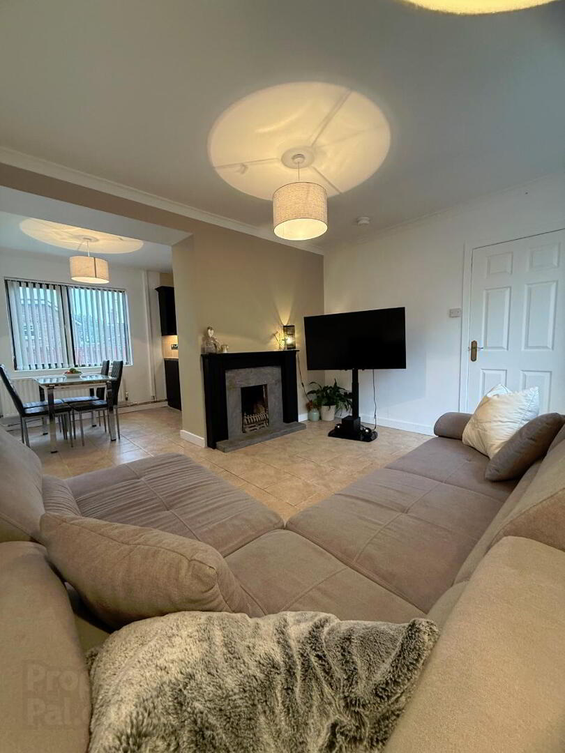 10 Woodside Green 11 of 23