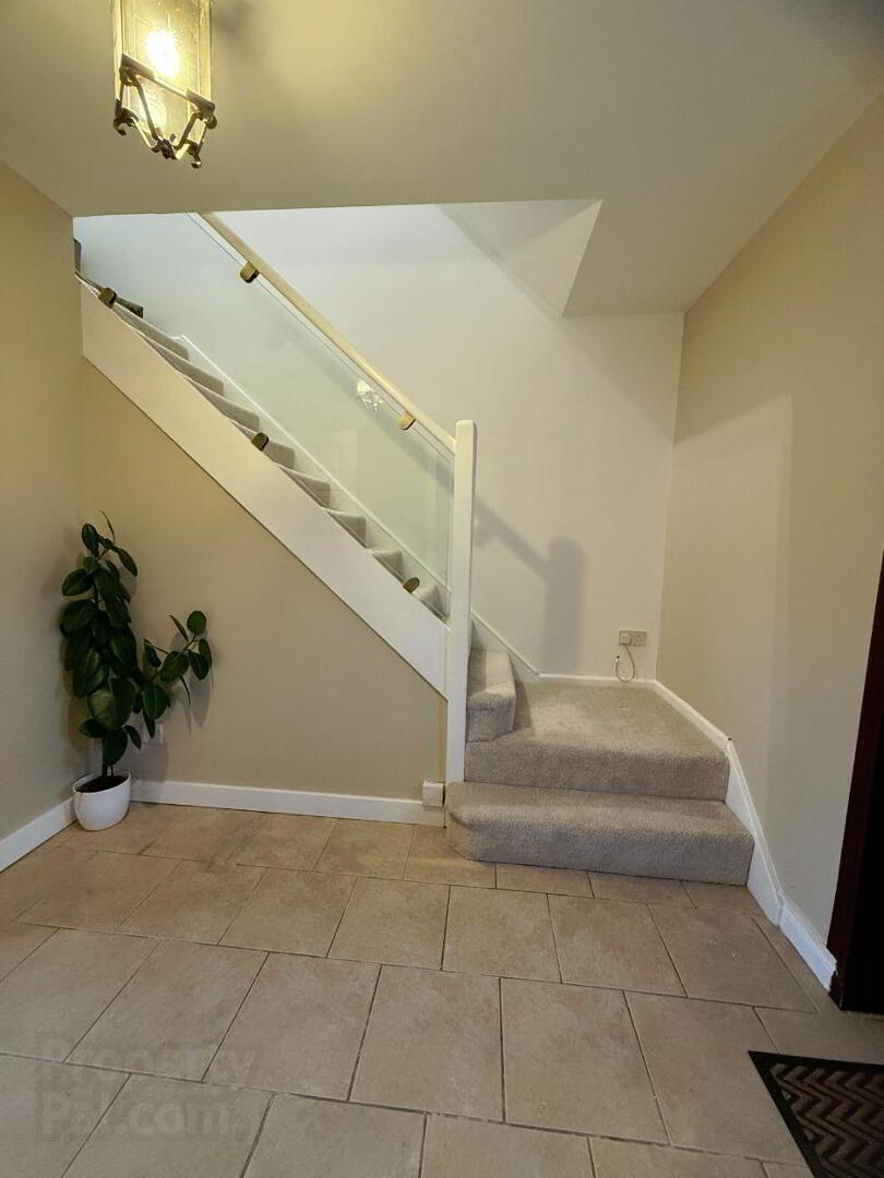 10 Woodside Green 8 of 23