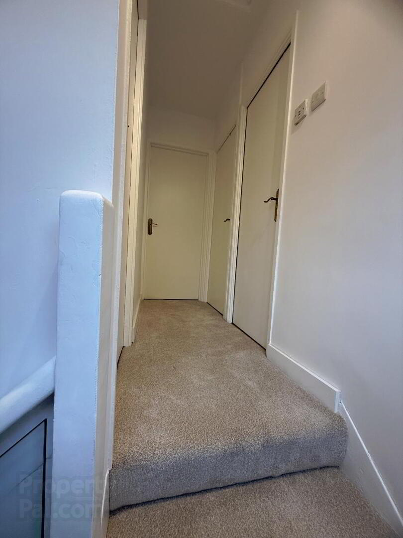 10 Woodside Green 16 of 23