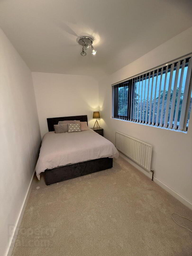 10 Woodside Green 18 of 23