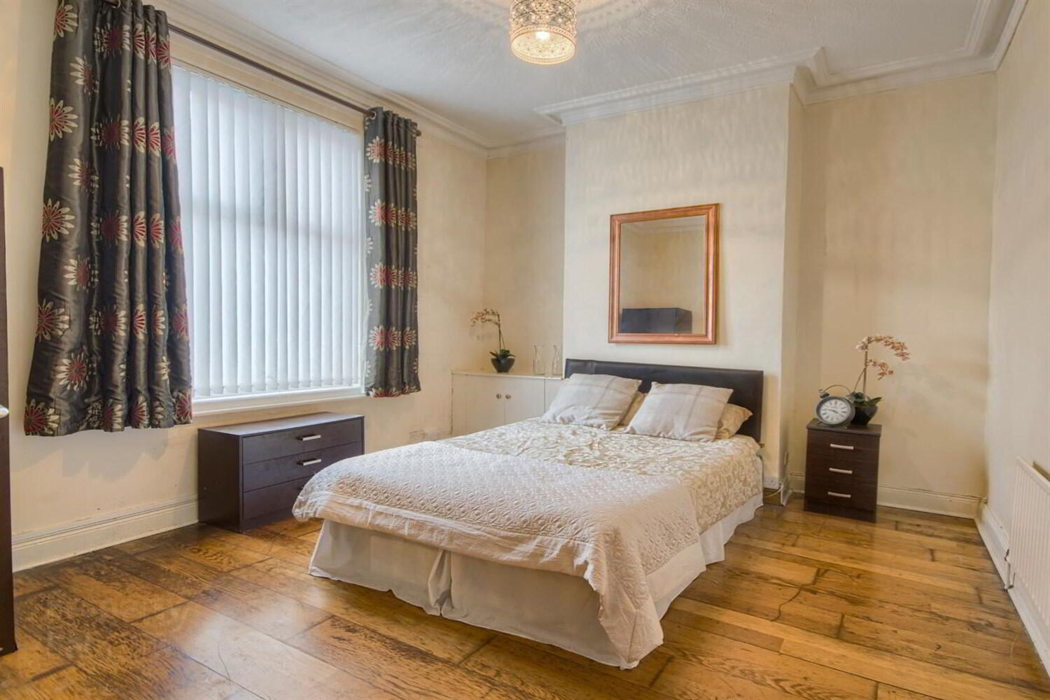Room 1, 31 Ponsonby Avenue 1 of 4