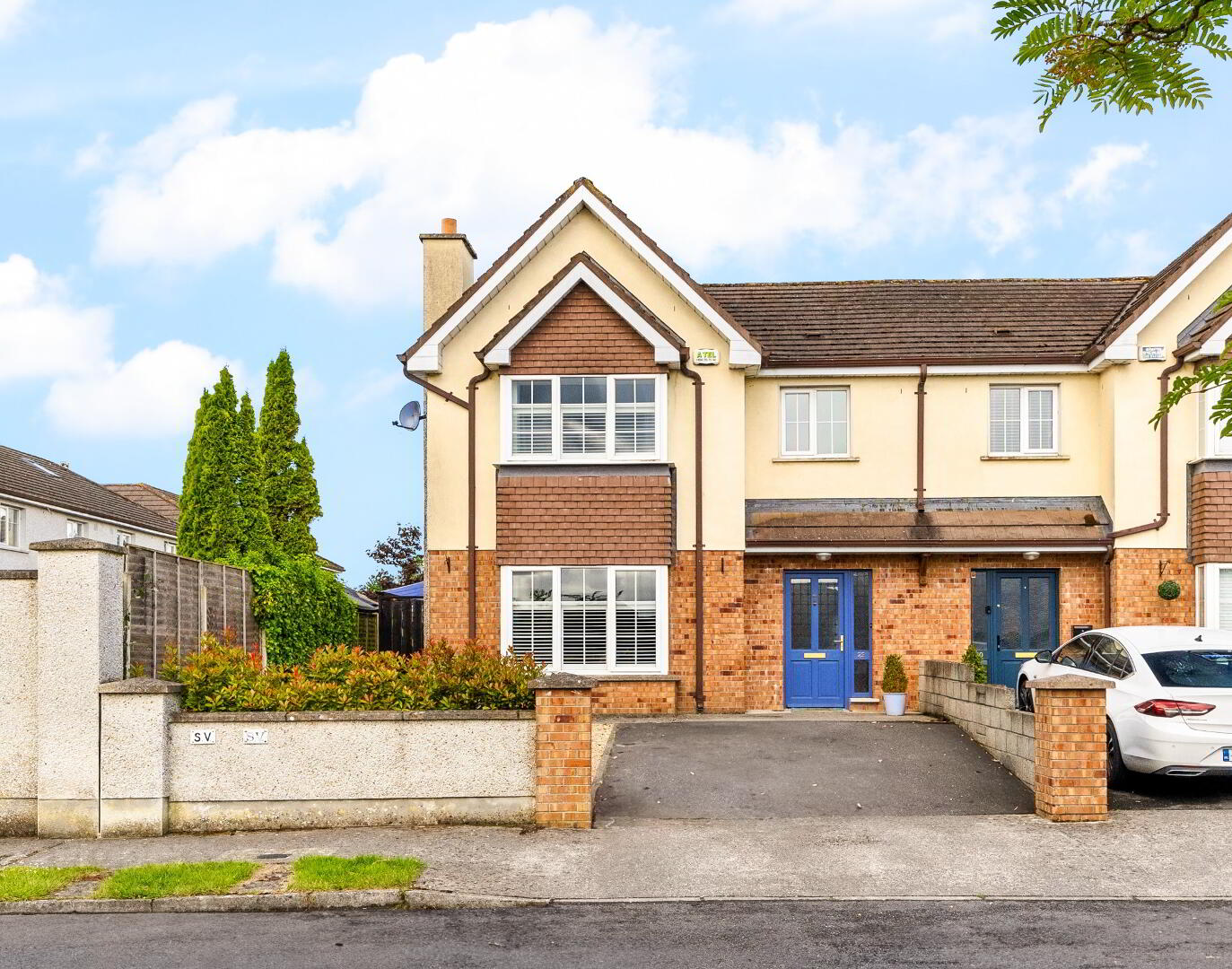 29 Feltham Hall, Blackbog Road 1 of 43