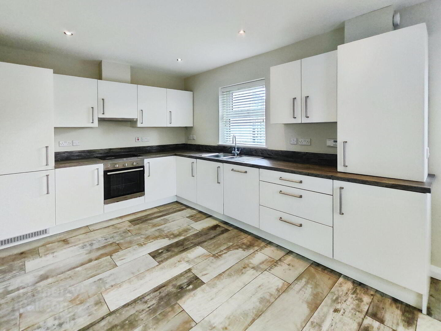 8a St Patricks Avenue 3 of 20