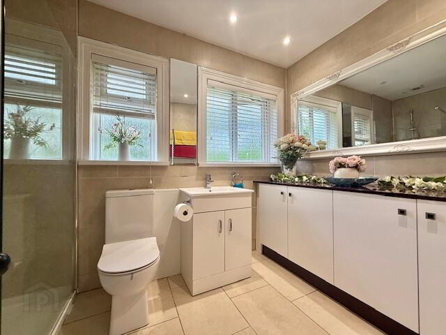 47 Aberfoyle Crescent 15 of 22