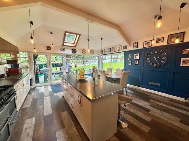 47 Aberfoyle Crescent 7 of 22