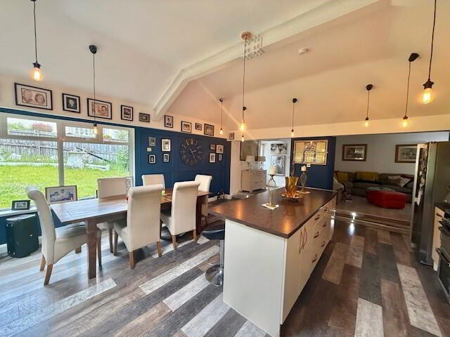 47 Aberfoyle Crescent 6 of 22