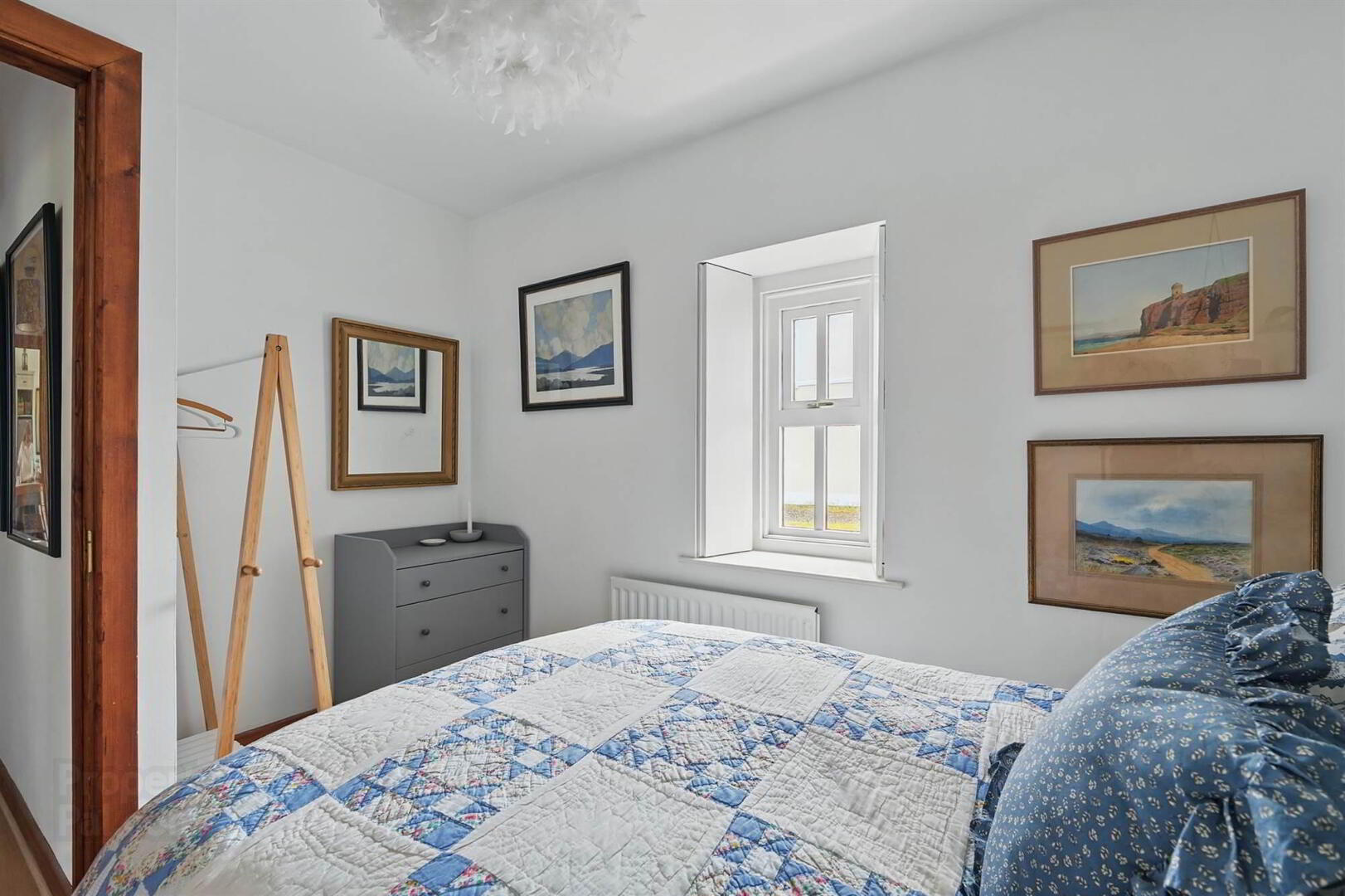 "Sheelagh's Cottage", 6-8 Strand View Park 18 of 45