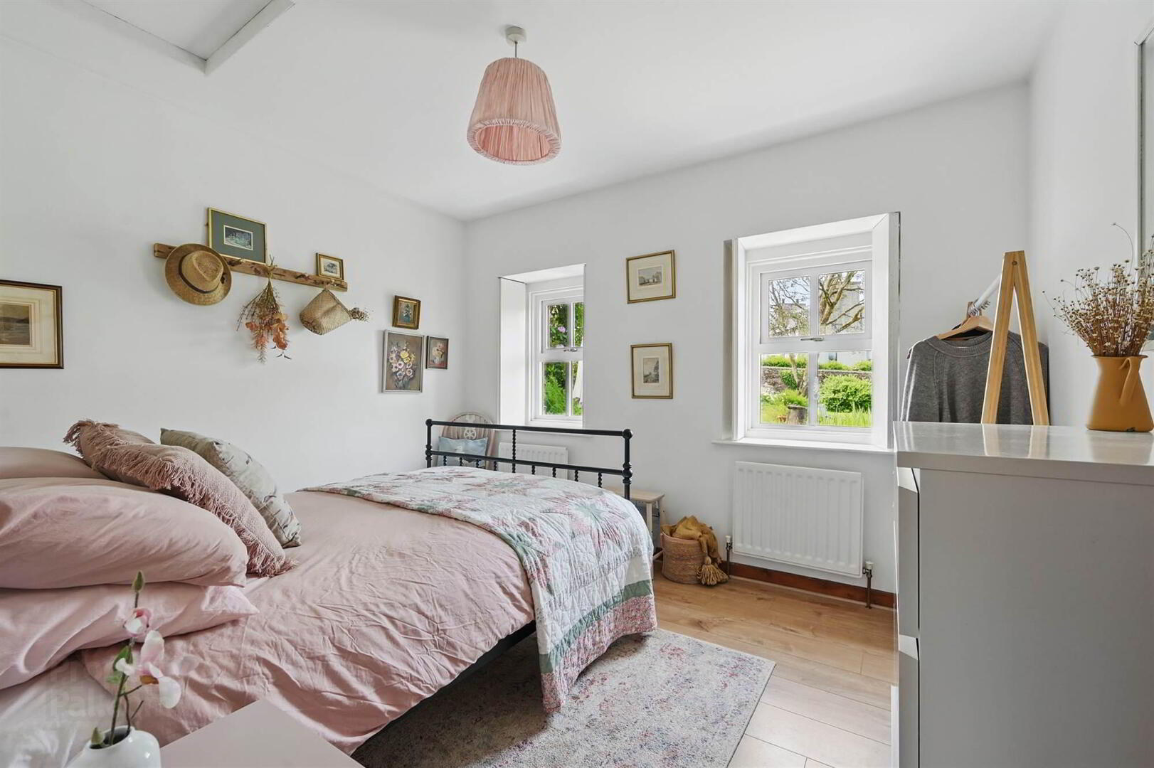 "Sheelagh's Cottage", 6-8 Strand View Park 16 of 45