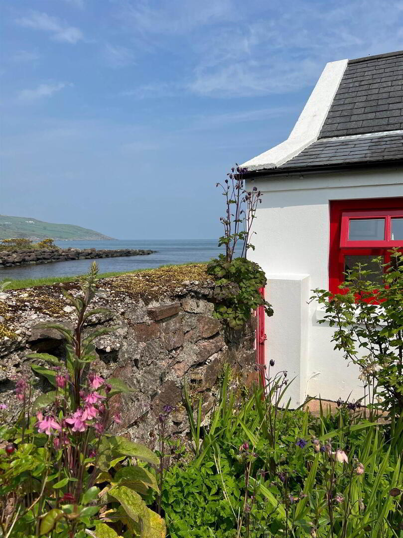 "Sheelagh's Cottage", 6-8 Strand View Park 43 of 45