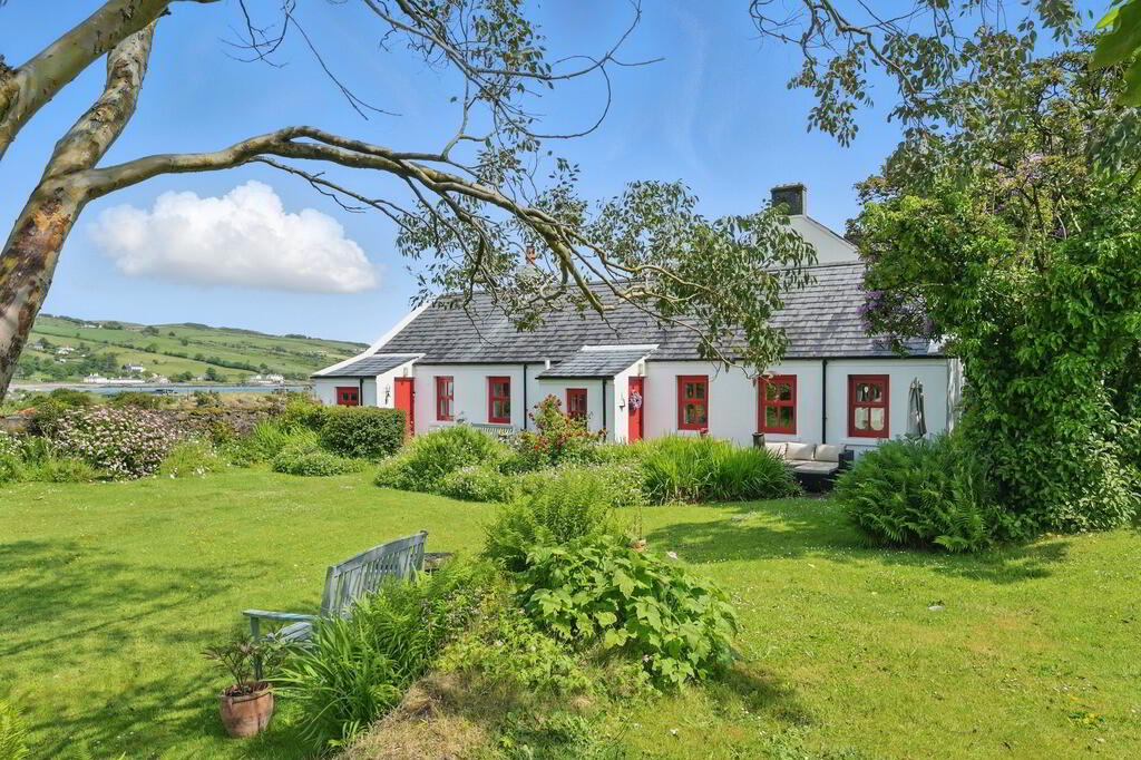 'Sheelagh's Cottage', 6-8 Strand View Park 1 of 44